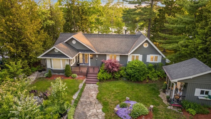 Bobcaygeon, Canada home: Lakefront Cottage Escape with dock, fire pit, and BBQ