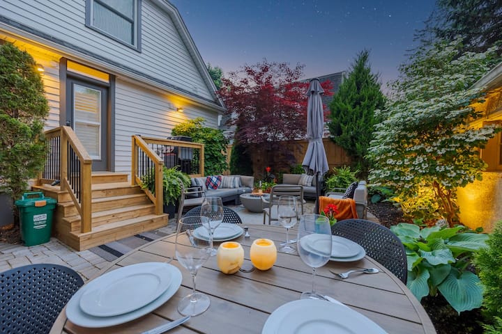 Old Town NOTL Gem | Private Backyard w/ Fire Table