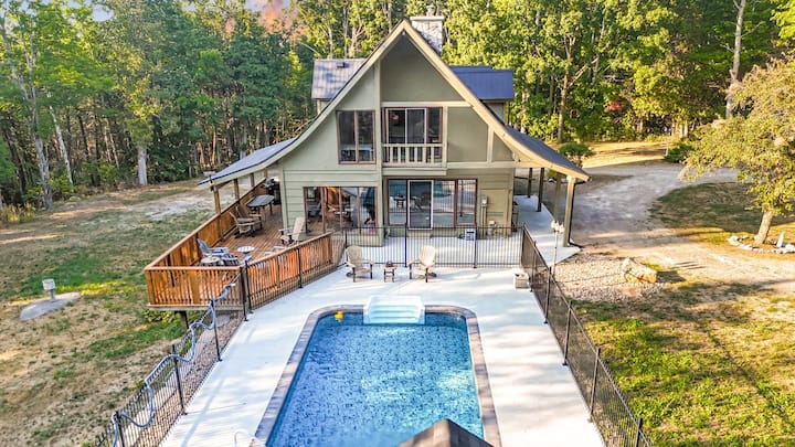 Birdsall Cottage Retreat w/ Pool, Deck, BBQ, Canoe