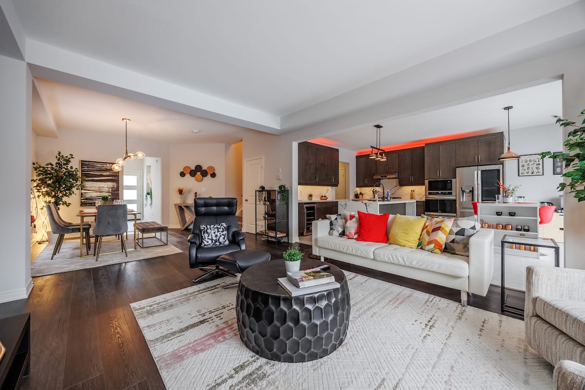 Modern 4BR Fenced Yard · BBQ+Blackstone+Pizza Oven