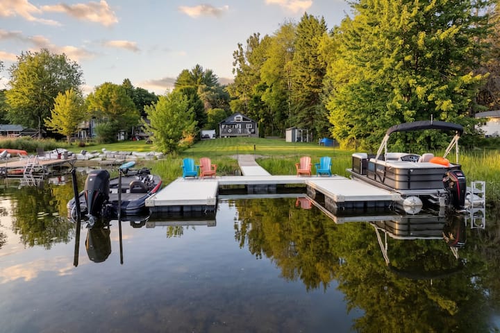 Lake Front Cottage w/ Private Dock, BBQ & Firepit