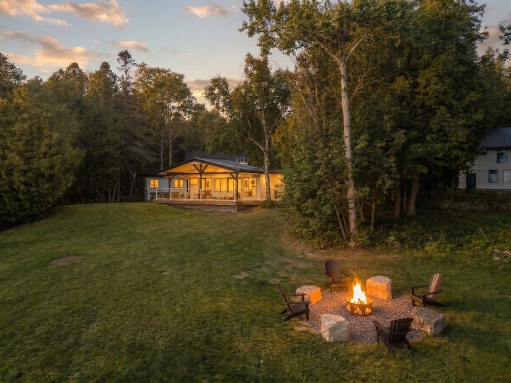 Lion’s Head, Ontario lakefront cottage with private dock