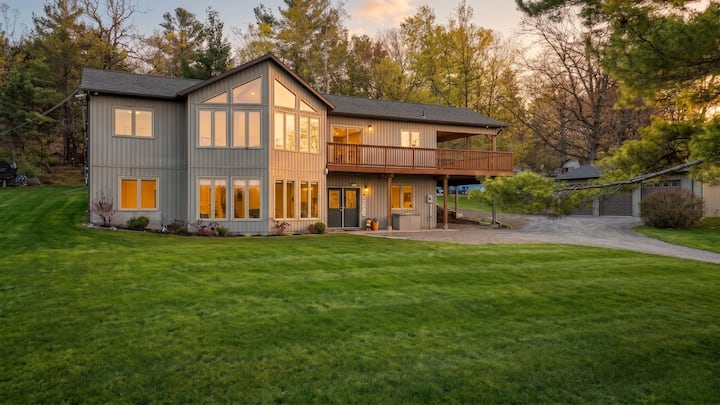 Rice Lake Wellness & Spa: 5BR Luxury & Gaming