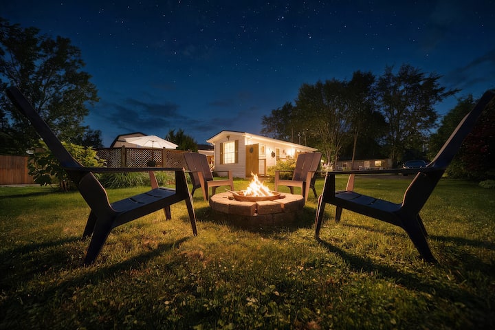 Haldimand County, Canada home: Lakeside Area Home | BBQ, Fire Pit & Fireplace