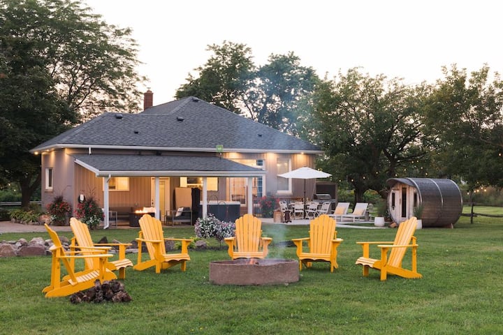St. Catharines, Ontario home: Sorella Farms Retreat: Hot Tub | Sauna | Firepit