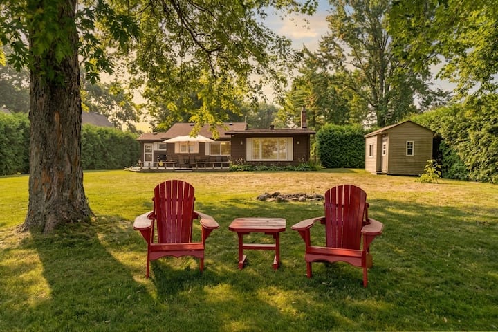 Lakefront Cottage w/ Dock, Fire Pit, Kayak & More in Ennismore, Canada
