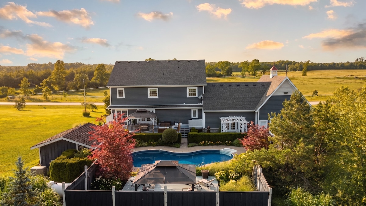 Niagara Falls, Ontario home: Lyons Creek Estate: Pool | Hot Tub | Home Theatre