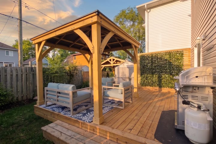 St. Catharines, Canada home: Sunset Beach House: Fast WiFi | Patio | BBQ