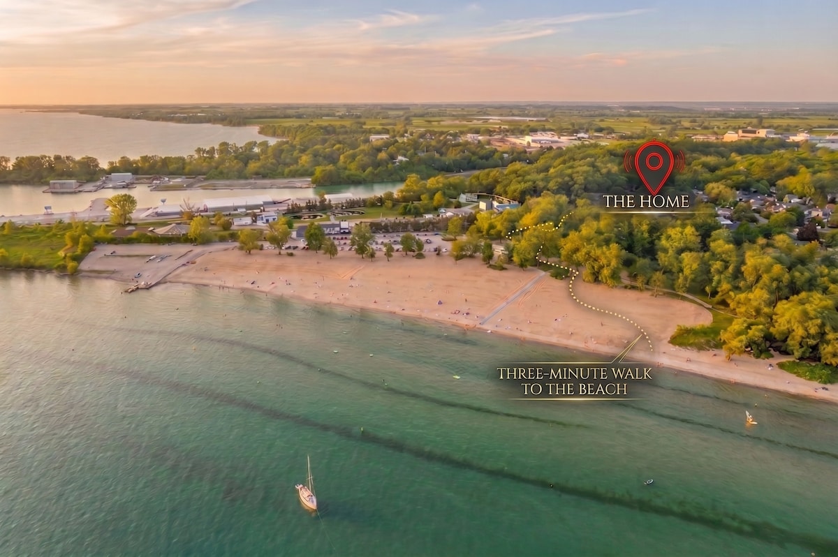 St. Catharines, Ontario home: The Sunset House | Beach Access-Sauna-Fire Table