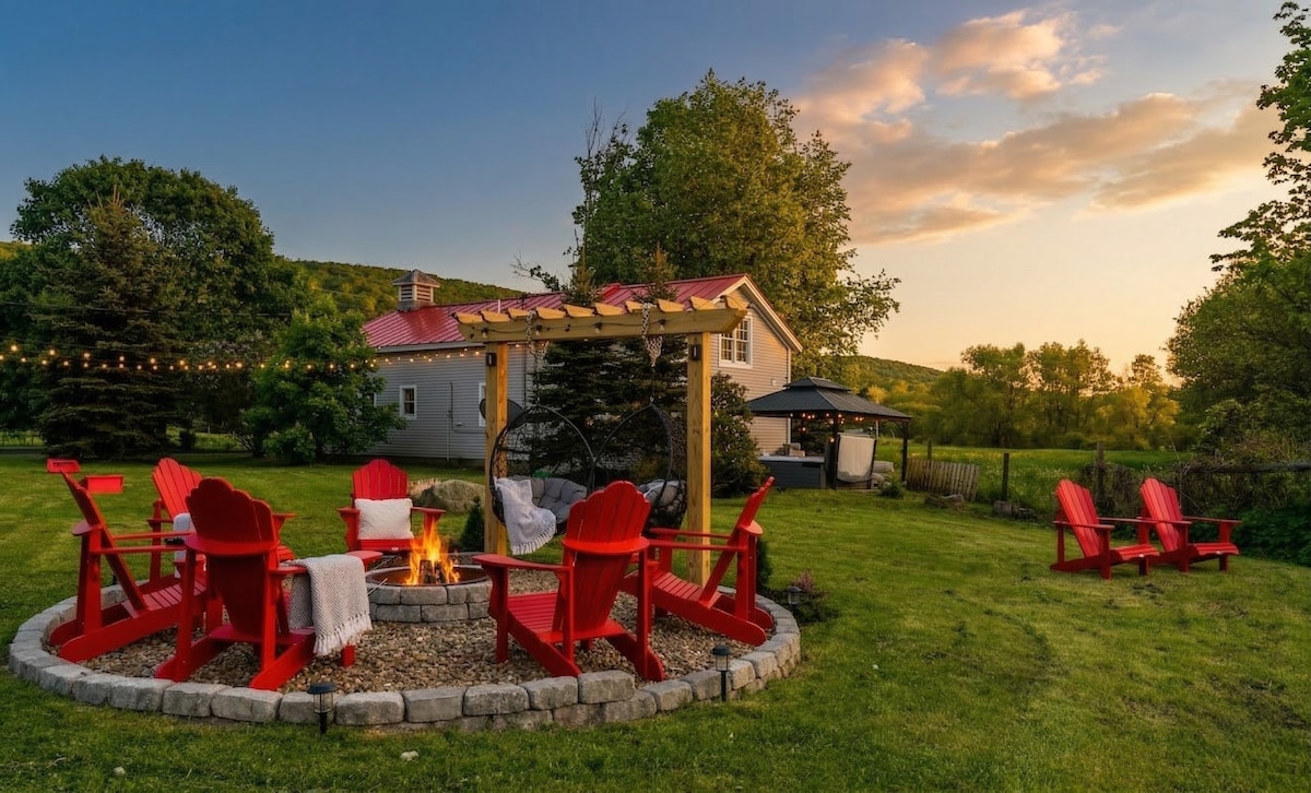 Ellicottville, New York home: Riverside Retreat 3BR-Games Room-Hot Tub-Fire Pit